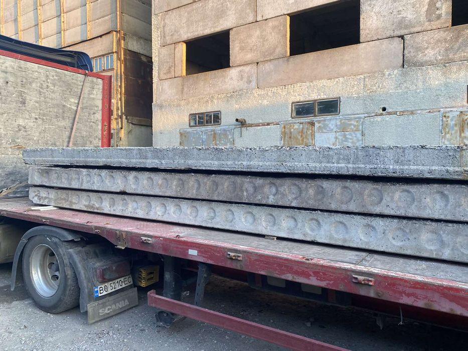 Будівельні матеріали ,панелі.