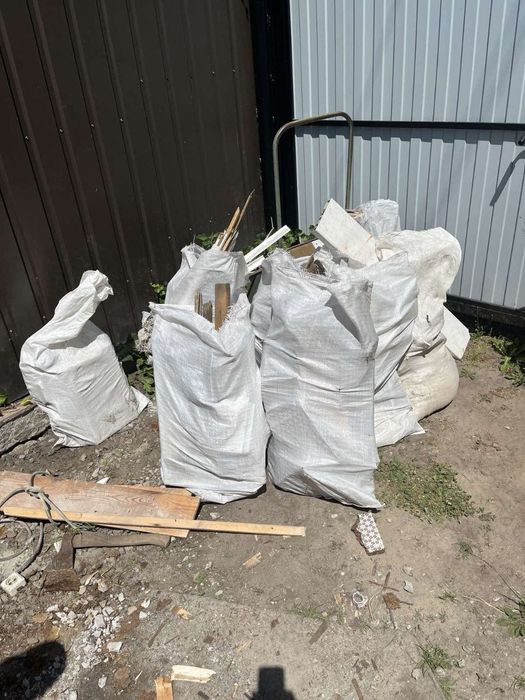 Вивіз сміття. Вивіз хламу. Вивіз мотлоху.