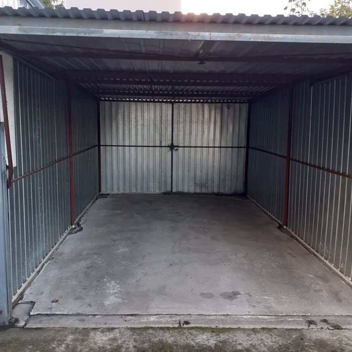 Garaż blaszany z blachy trapezowej