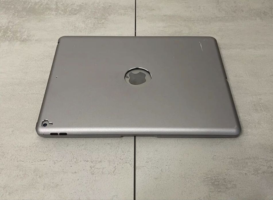 Планшет Apple iPad Pro ML0F2LL/A / 12.9" (2732x2048)