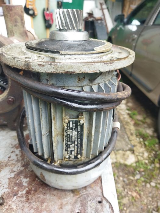 Універсальний привід під м'ясорубку.