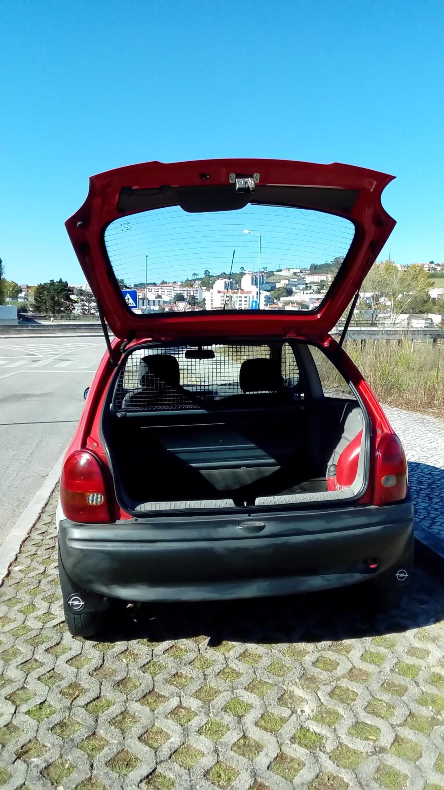 Opel corsa-b comercial