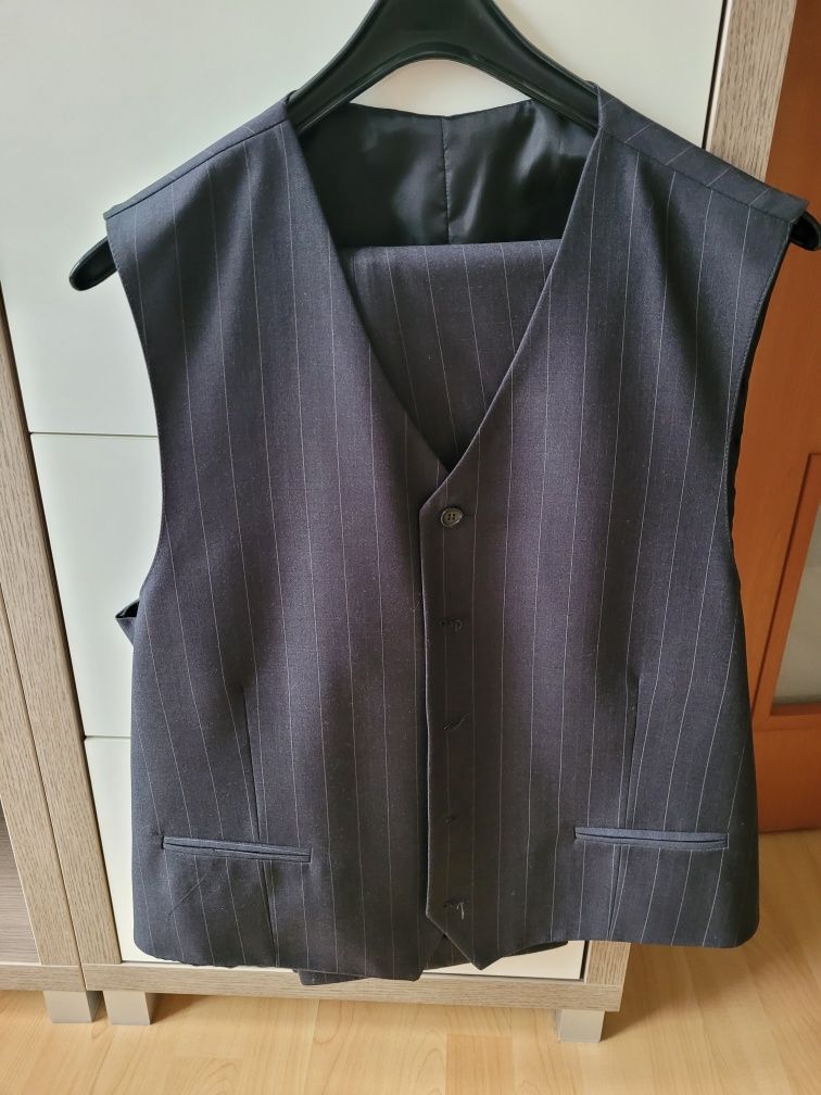 Garnitur męski z kamizelką