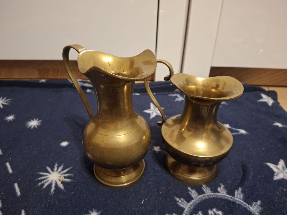 Dwa dzbanki mosiężne