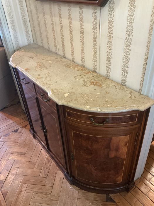 Sapateira com tampo de mármore