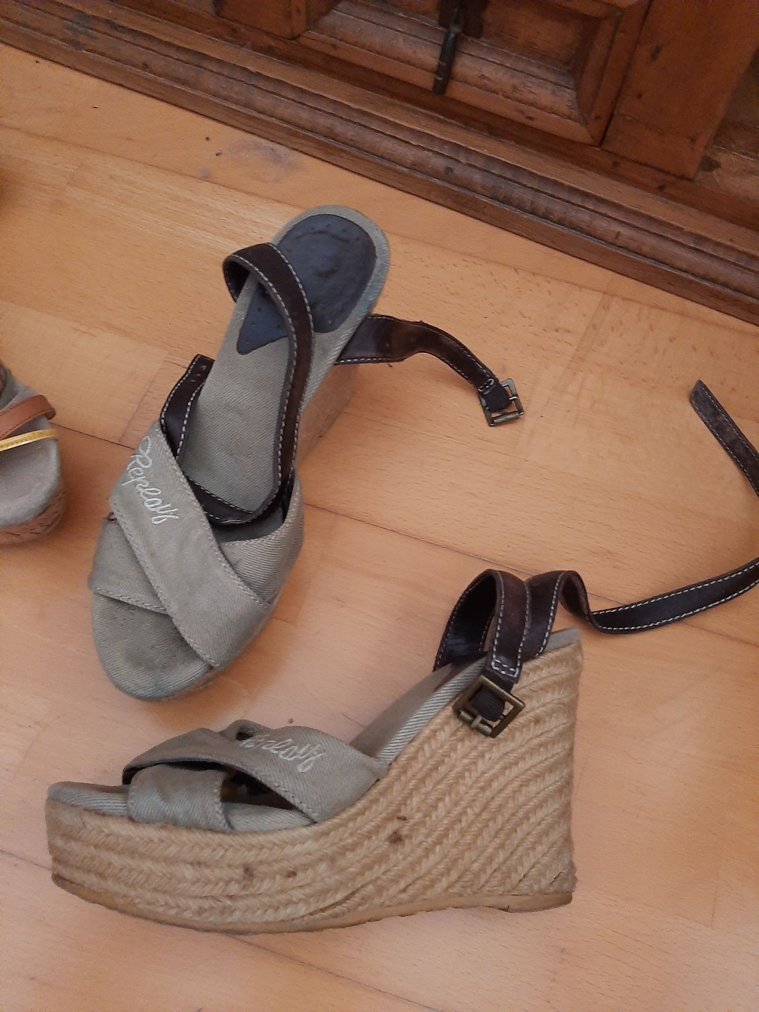 8 pares de Sapatos e sandalias replay tam-37