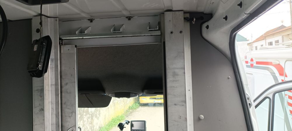 porta blindada entre carga e cabine, Mercedes sprinter