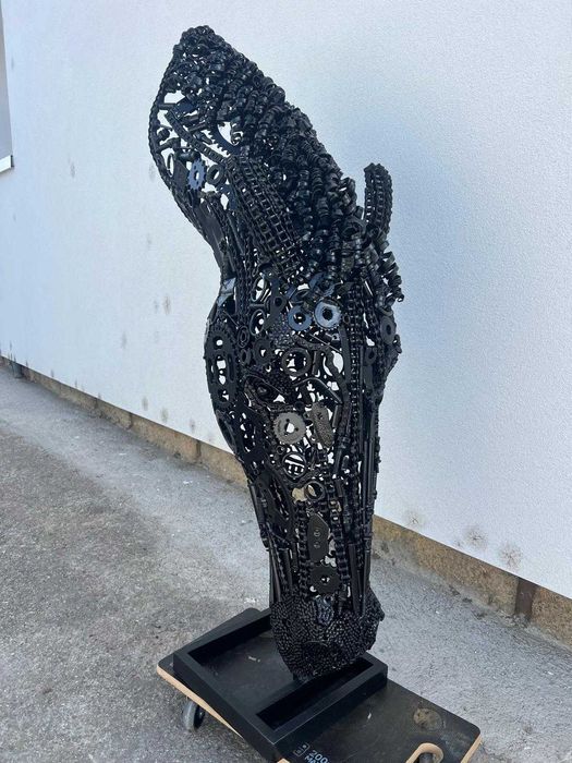 Cabeça de cavalo em metal reciclado