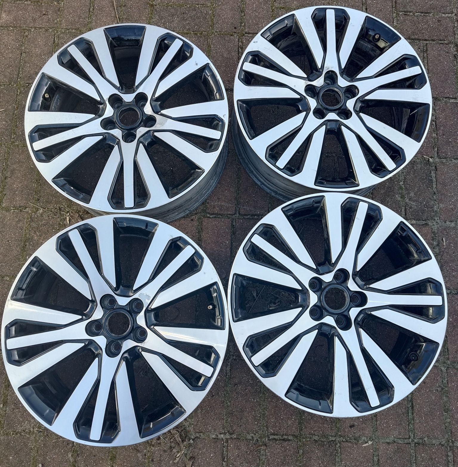 Felgi aluminiowe Renault 19 cali 5x114,3 7J czujniki ciśnienia