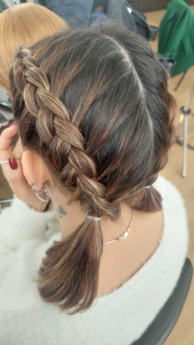 Serviços maquiagem, manicure e penteado
