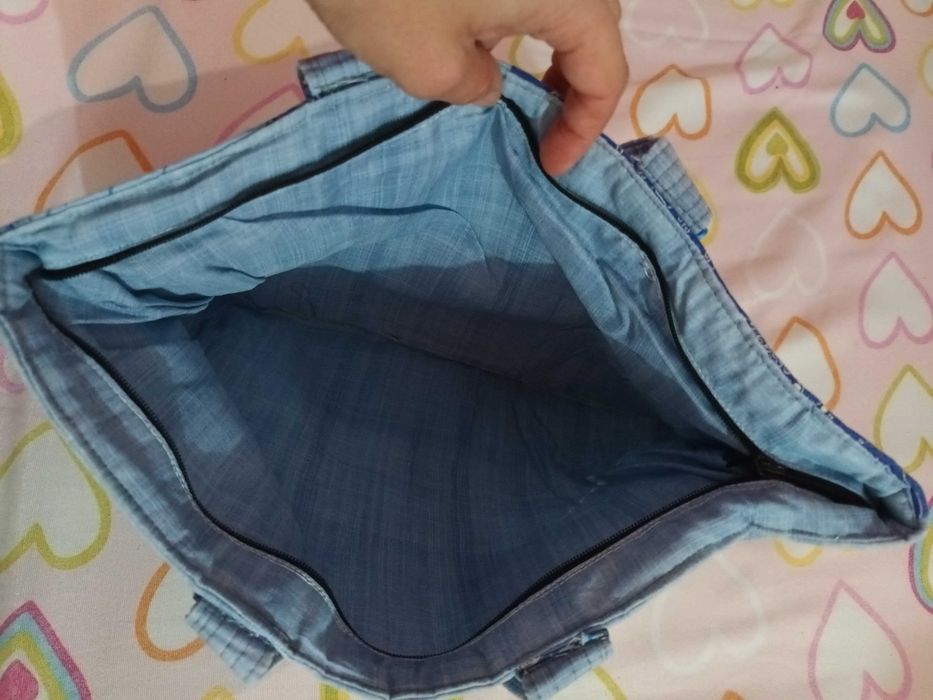 Bolsa / Saco em tecido tipo ganga fina, com fecho e alças