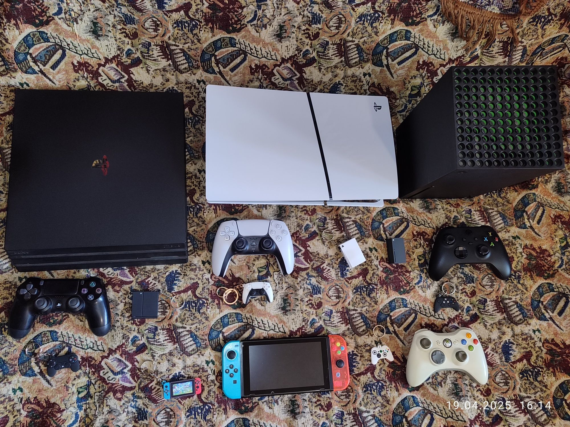 Брелки в виде игровых консолей и джойстиков Playstation Nintendo Xbox