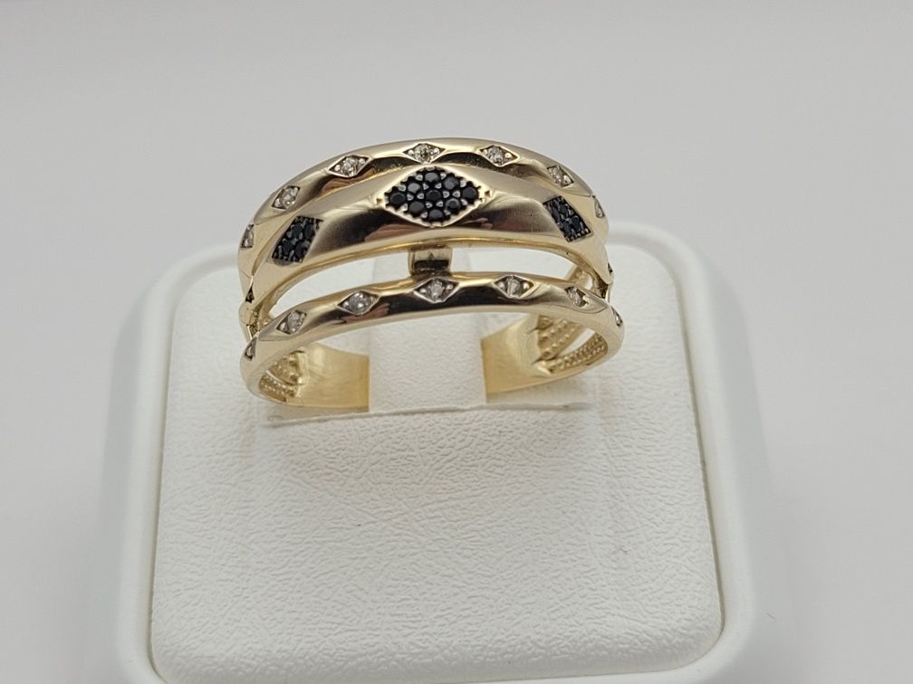 Nowy złoty pierścionek złoto próby 585, rozmiar 17 czarne cyrkonie