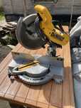 Пила торцовочная DeWALT DW706E qs