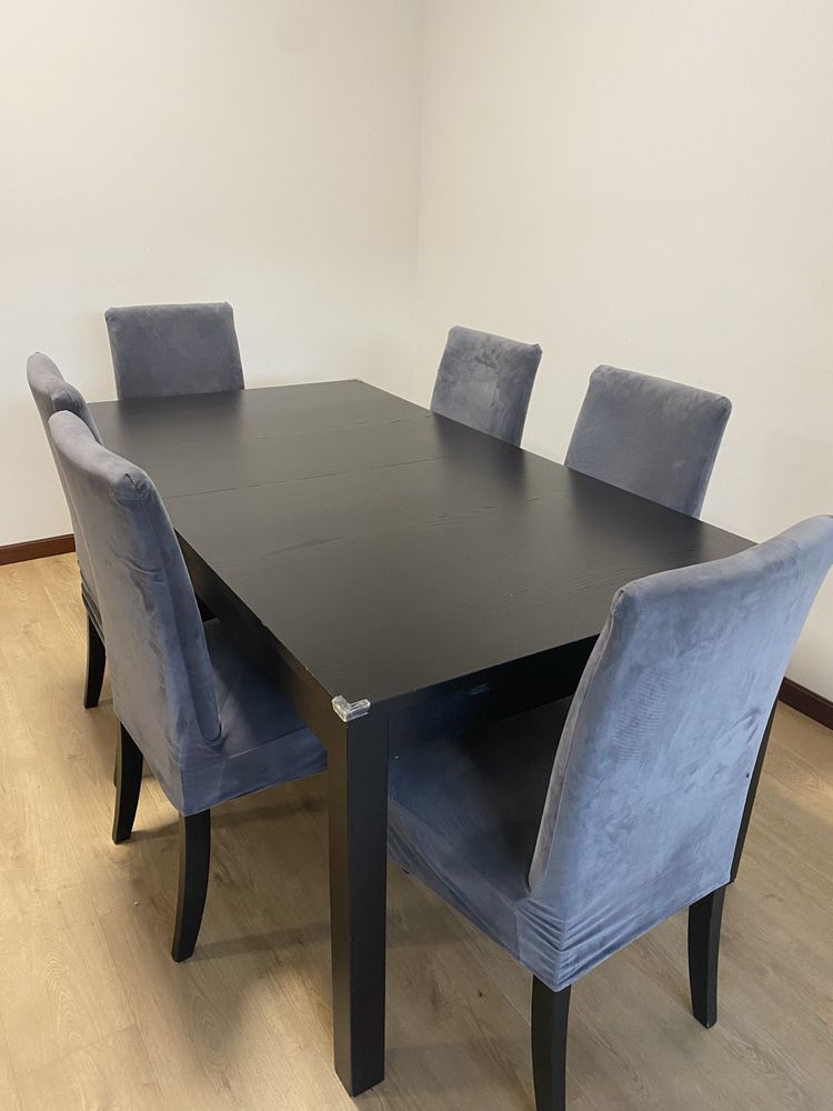 Conjunto mesa e cadeiras