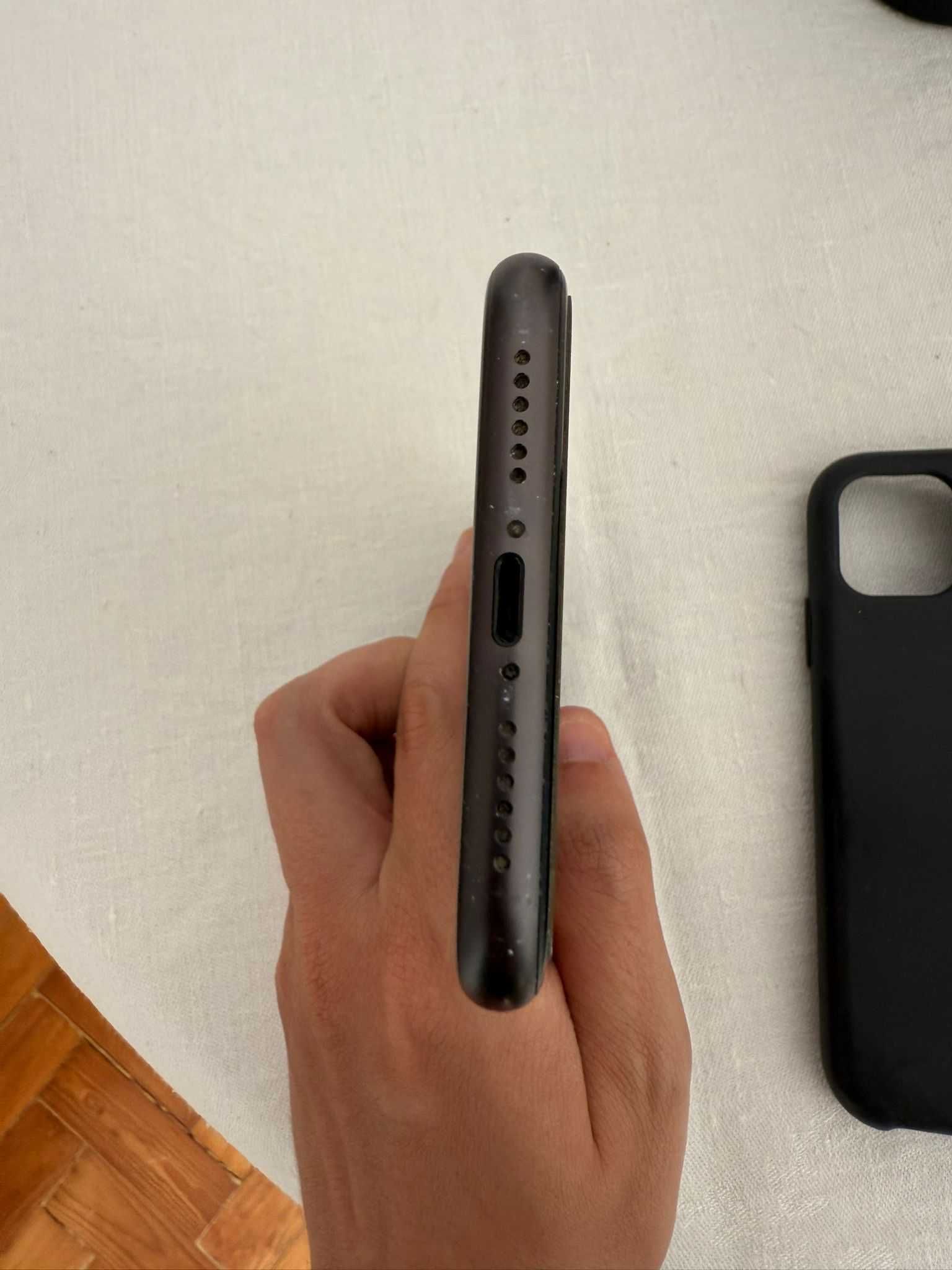 iPhone 11 128GB Preto