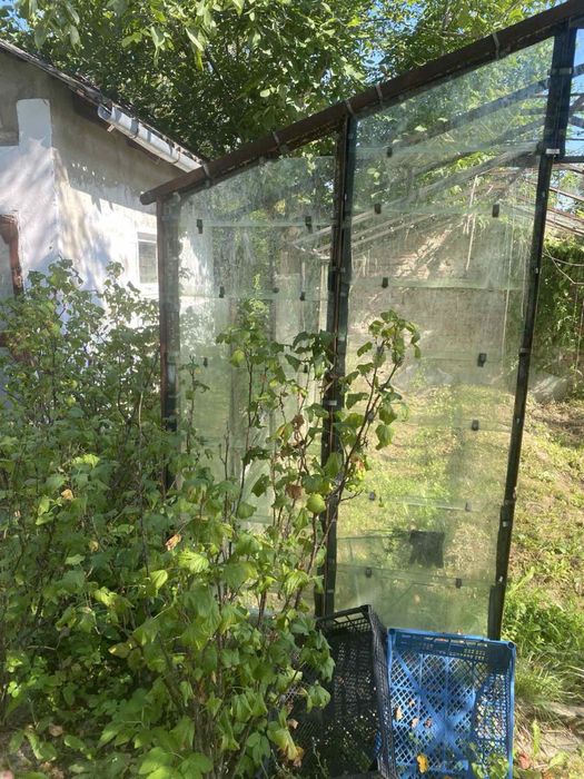 Продаж дачний будинок і прилегла земля