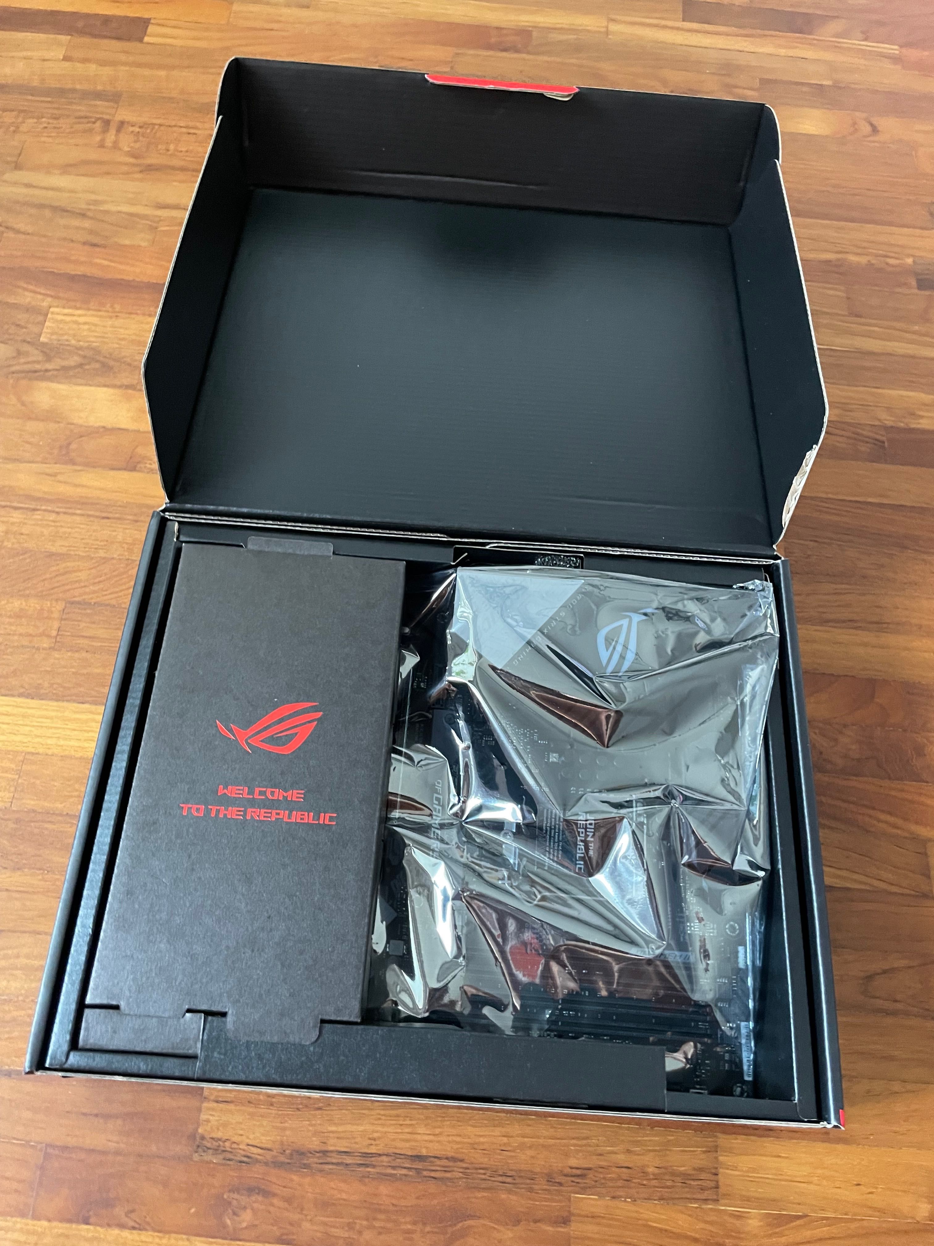 ASUS ROG STRIX Z390-E GAMING, Stan idealny, LGA1151, Z390, RGB, Wi-Fi