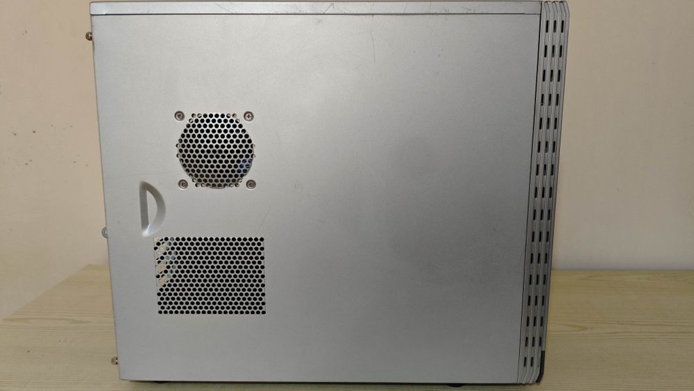 Komputer Gigabyte Z370 i3 8100, 16gb DDR4 128SSD+512HDD WIN11