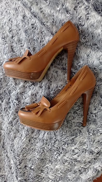 Безкоштовно жіноче взуття