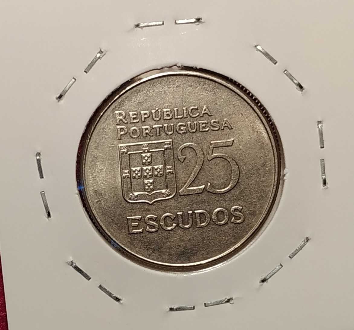 Portugal - moeda de 25 escudos de 1977