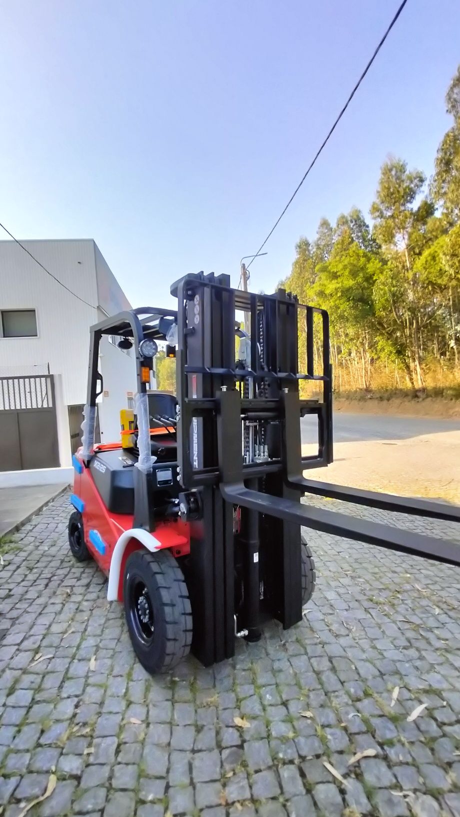 Novo , Empilhador Elétrico EP , 2500kg , Triplex 4800mm