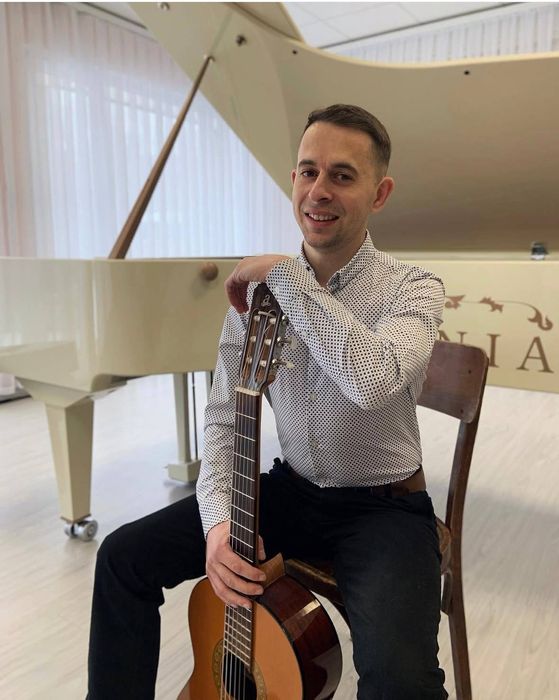 Уроки гри на гітарі та укулеле. Викладач гітари та укулеле