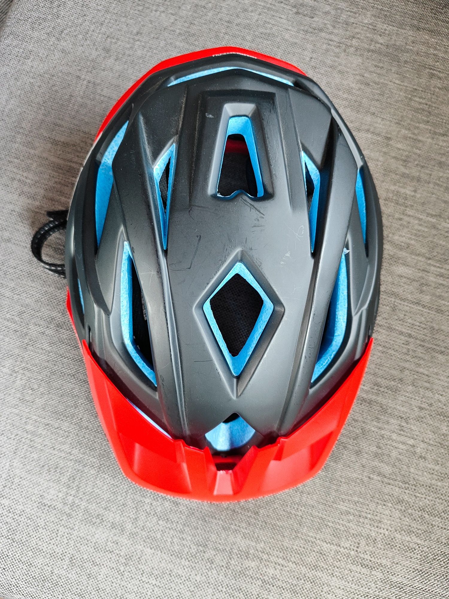 Kask rowerowy Bevisible (nowy)