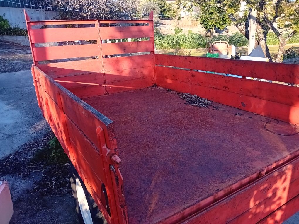 Vendo Reboque trator
