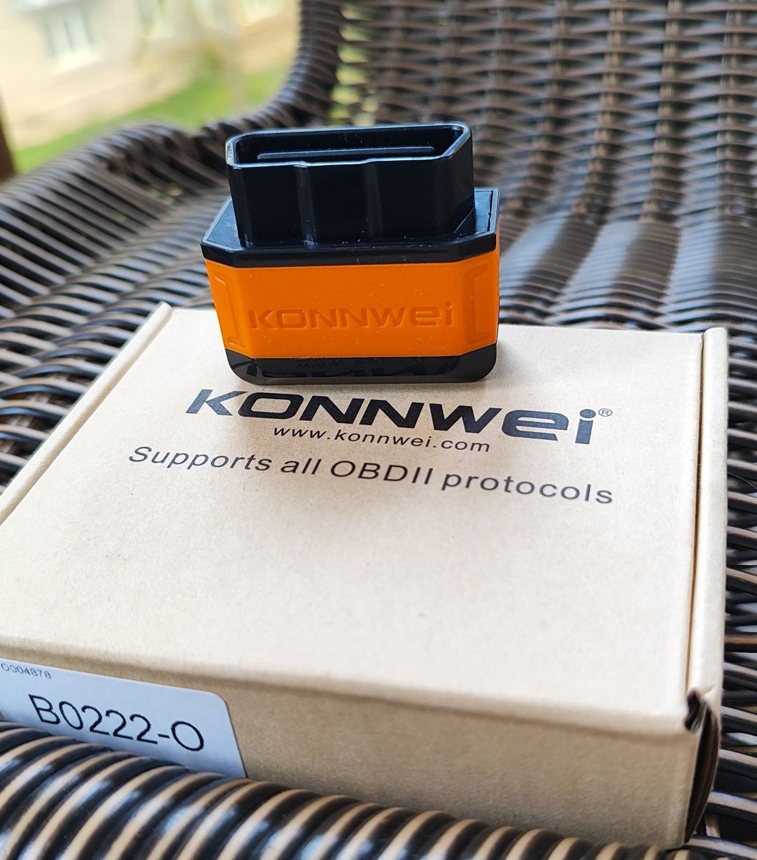 Діагностичний Bluetooth OBD2 сканер ELM327 KONNWEI KW906
