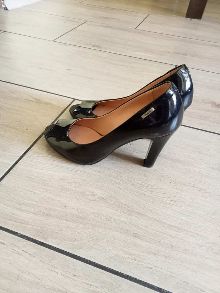 Eleganckie czarne buty na obcasie, rozmiar 36