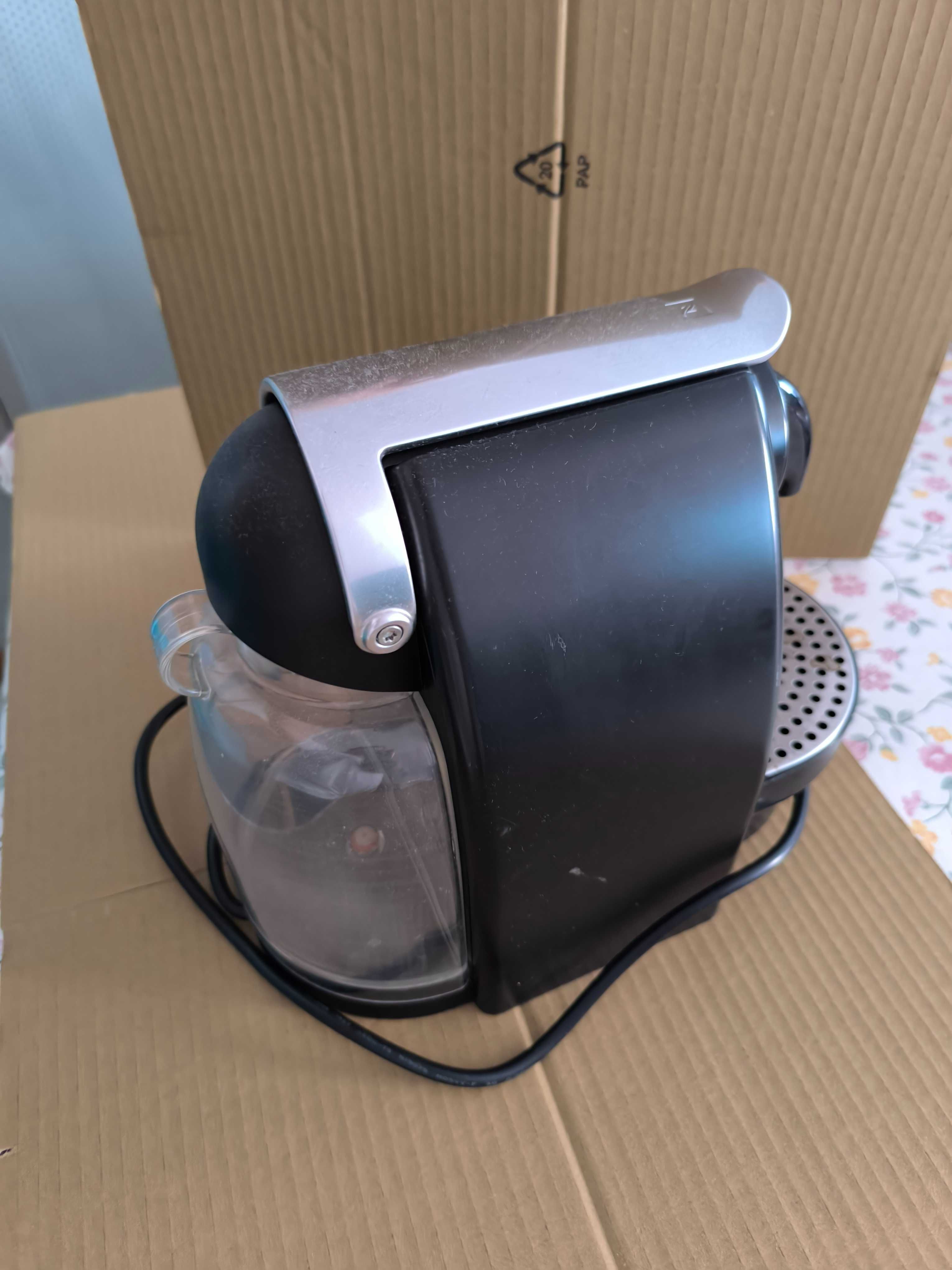 Máquina de café, cápsulas de café ou compatíveis