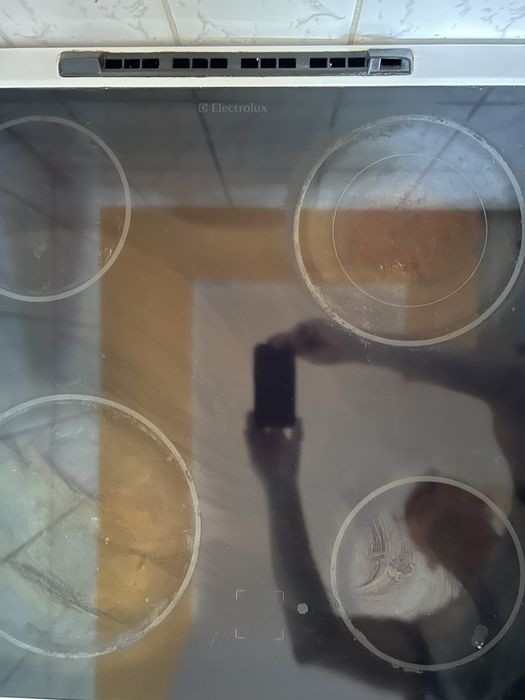 Kuchenka elektryczna z plytą ceramiczną