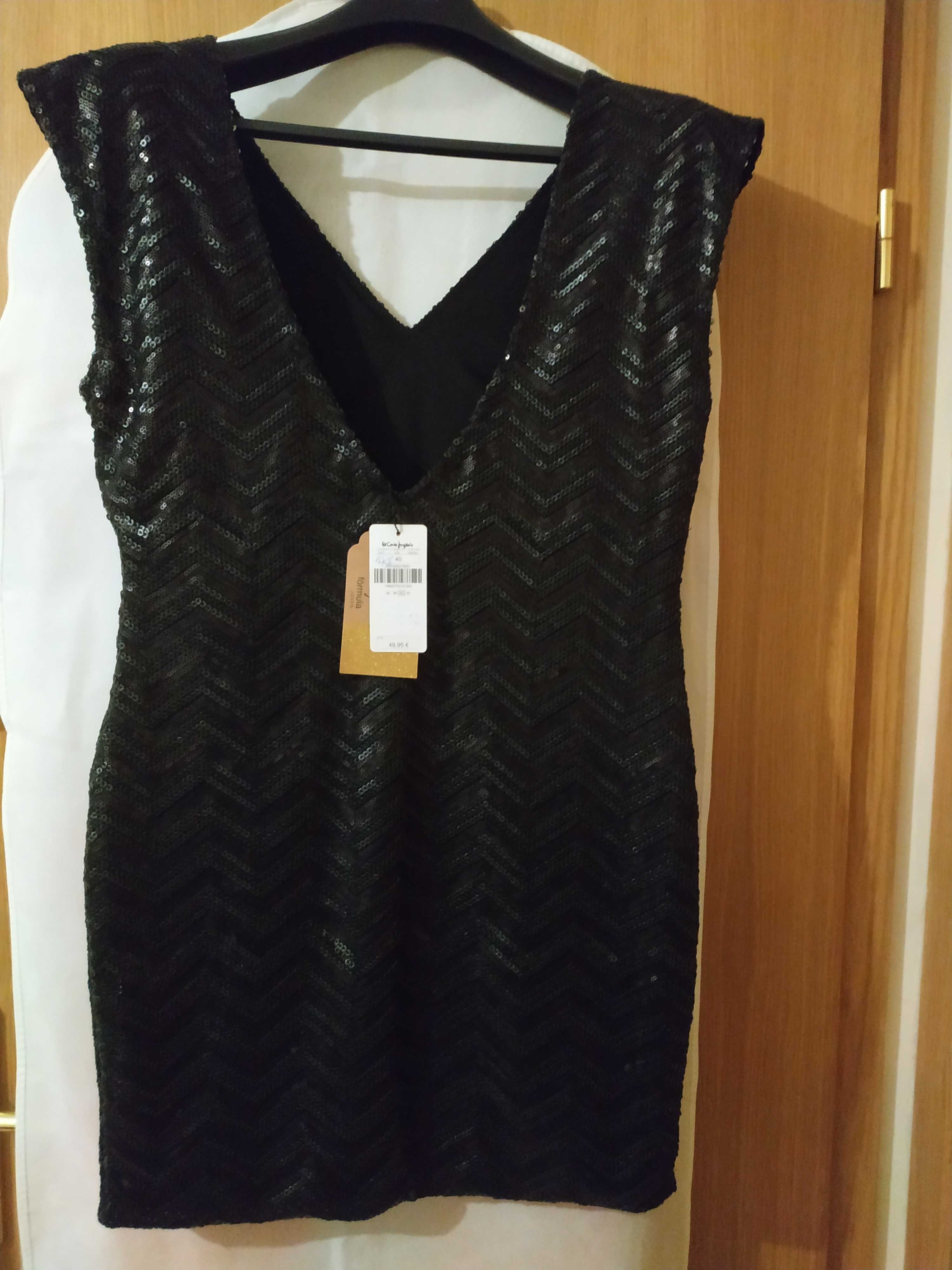 Vestido preto de missangas