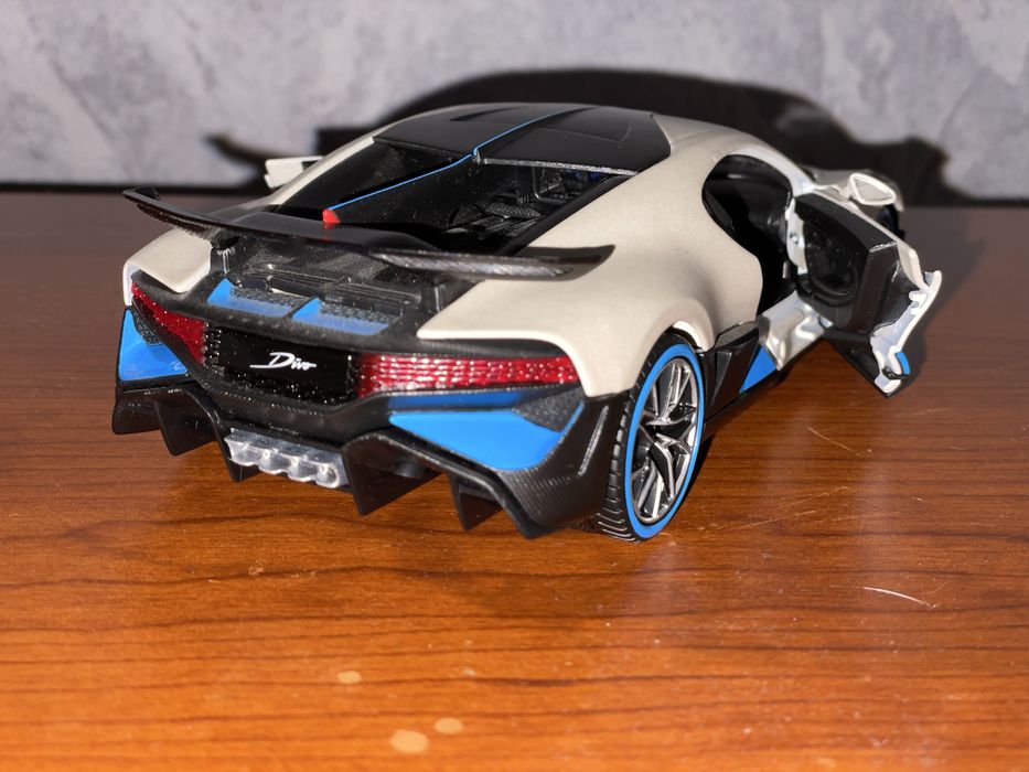 Продам металеві машини Bugatti chiron, Bugatti Divi, Maserati. 1:24