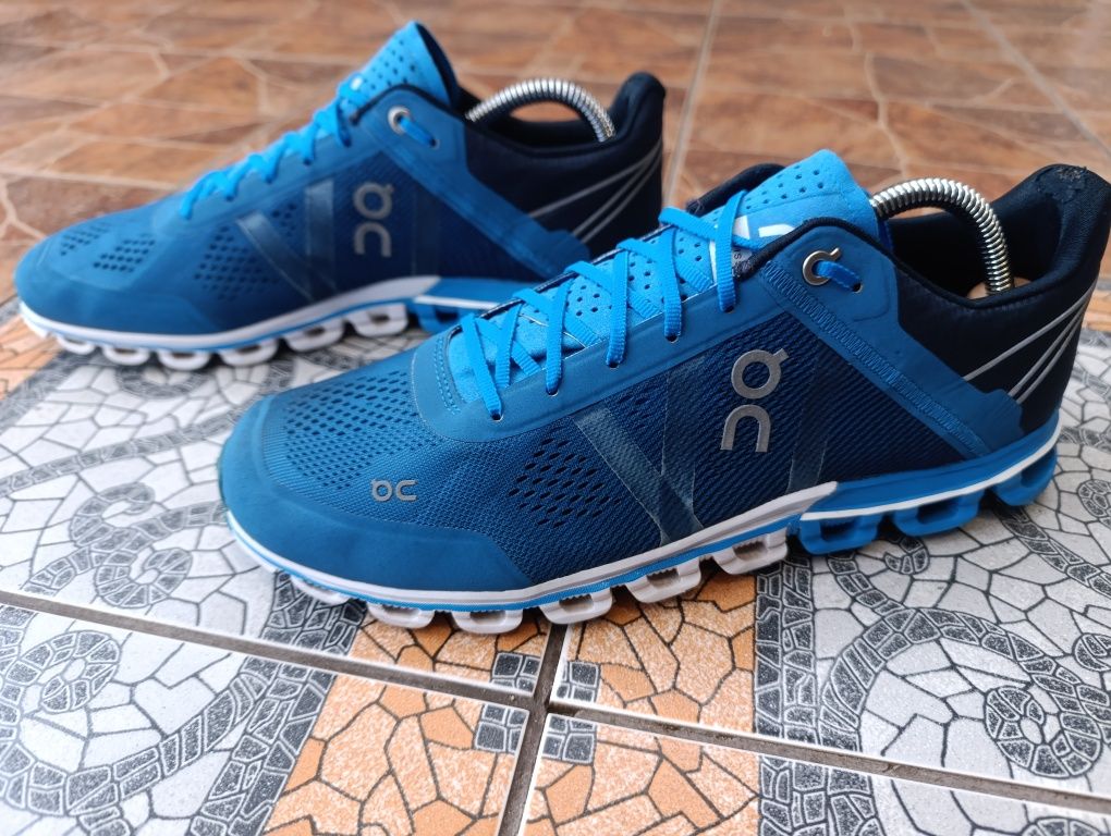 QC swiss engineering 42р. чоловічі бігові кросівки.