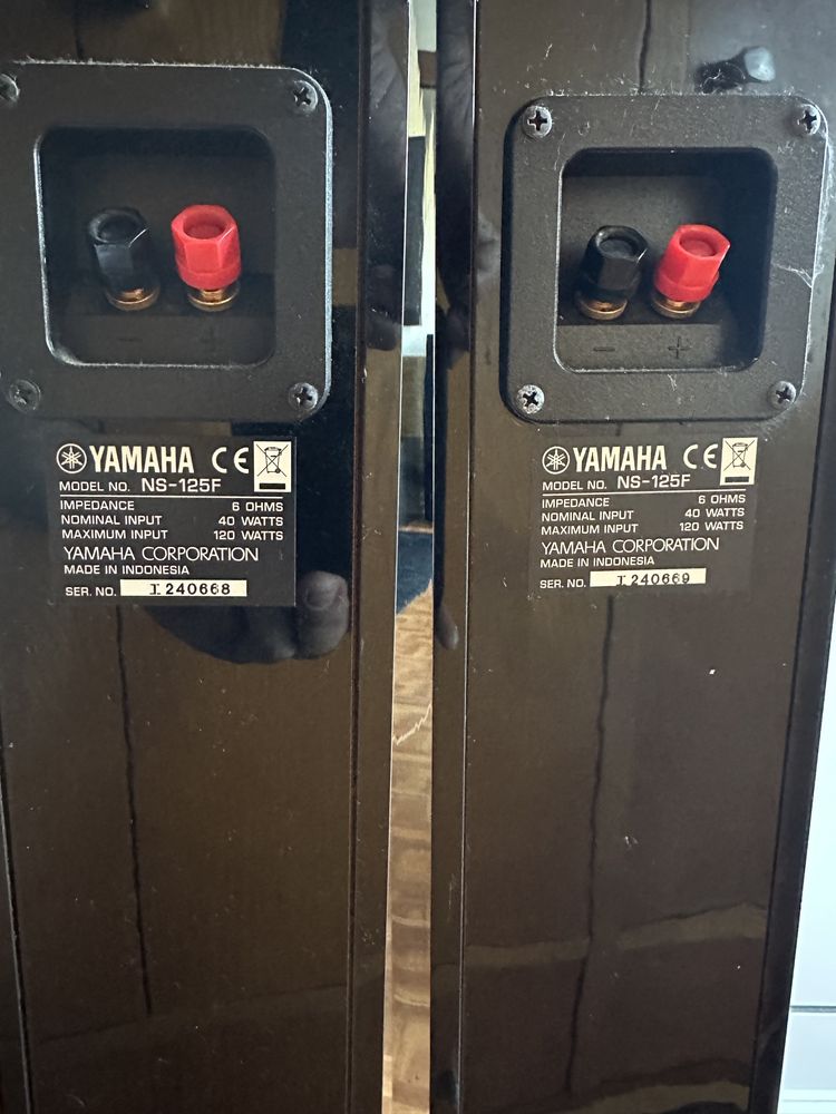 Colunas de som Yamaha