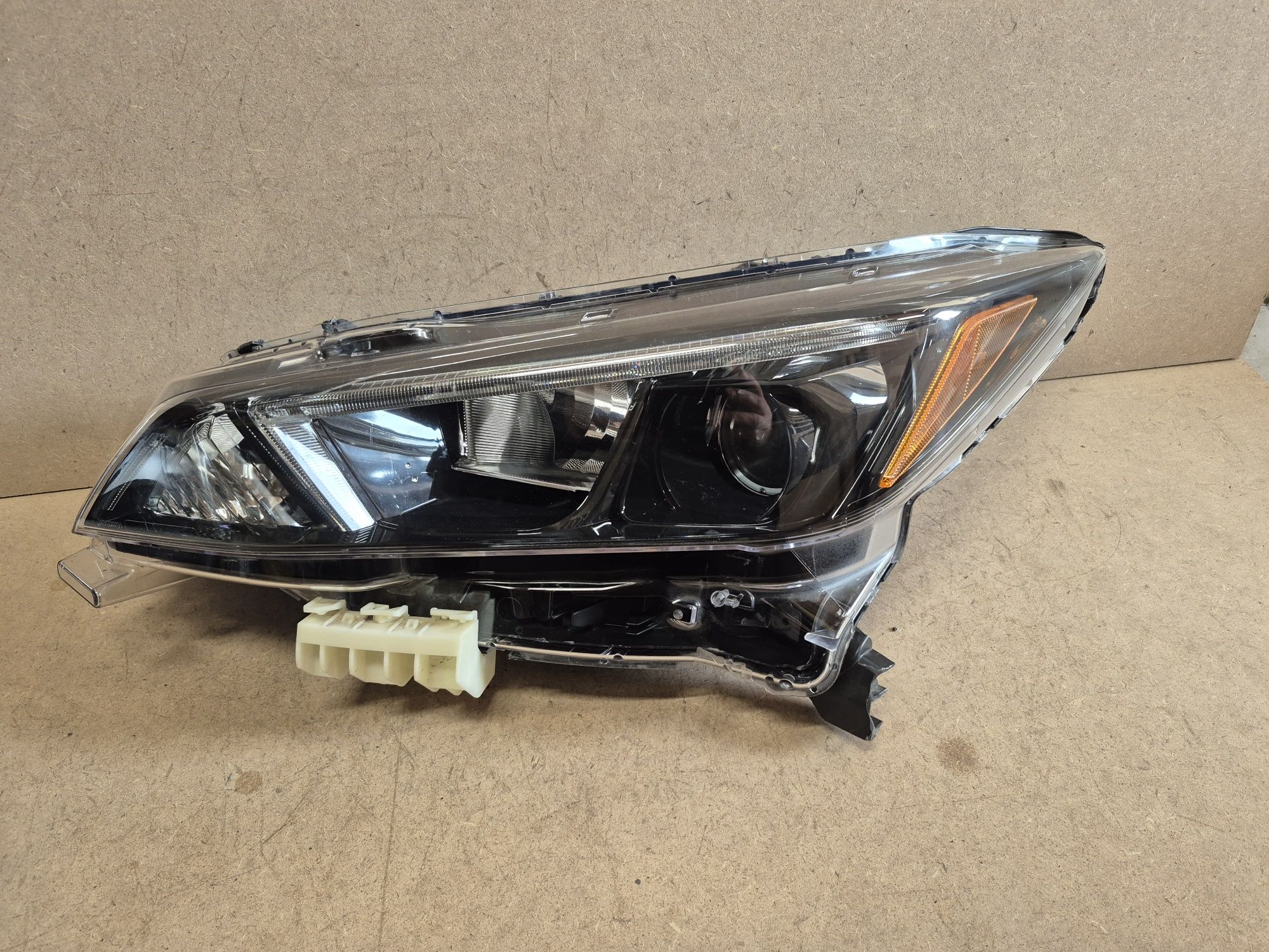 Nissan leaf lampa reflektor lewy usa Ameryka