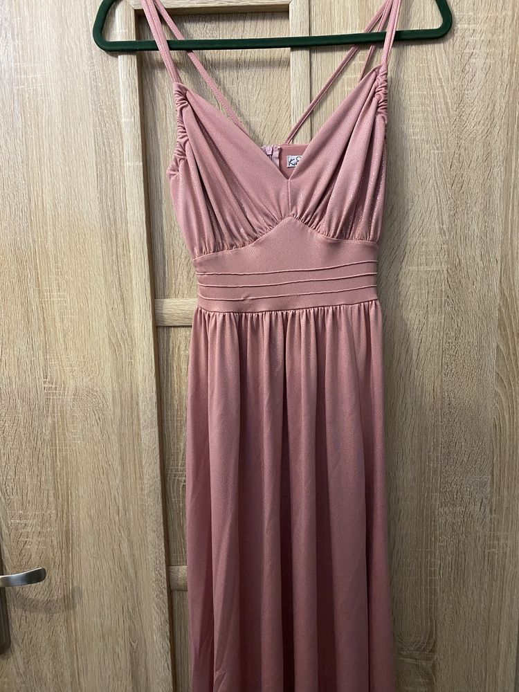 Dluga sukienka jasno rozowa
