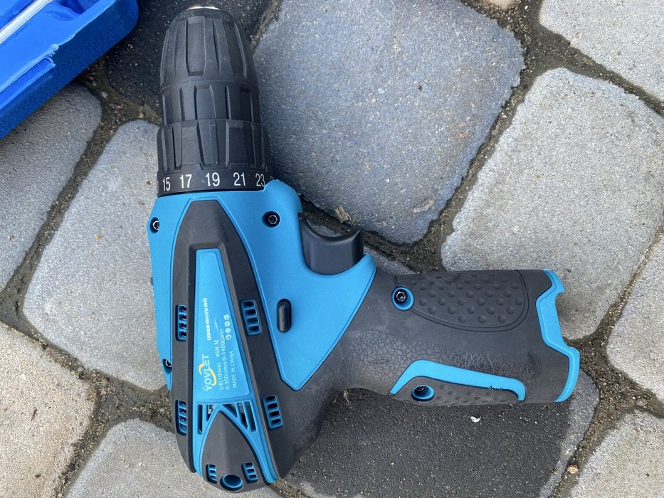 Шуруповерт новий