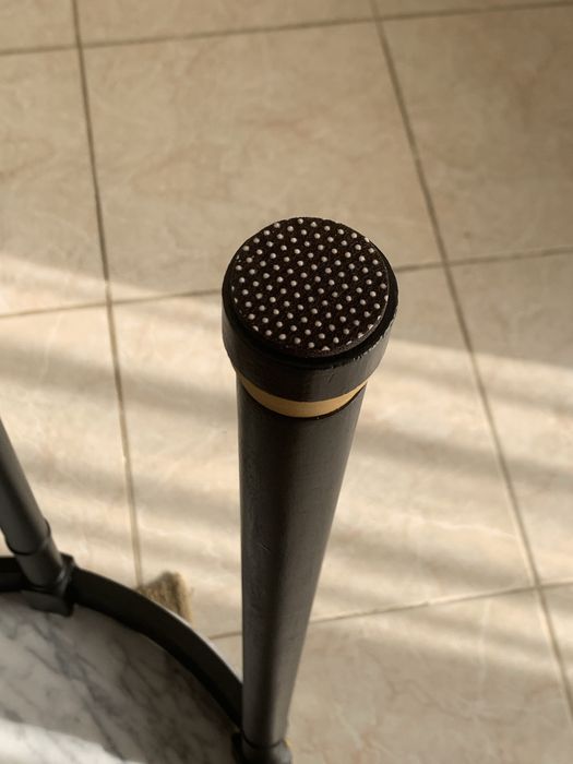 Mesa com tampo de mármore renovada