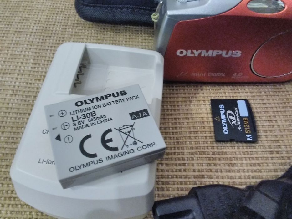 Máquina fotográfica digital impecável