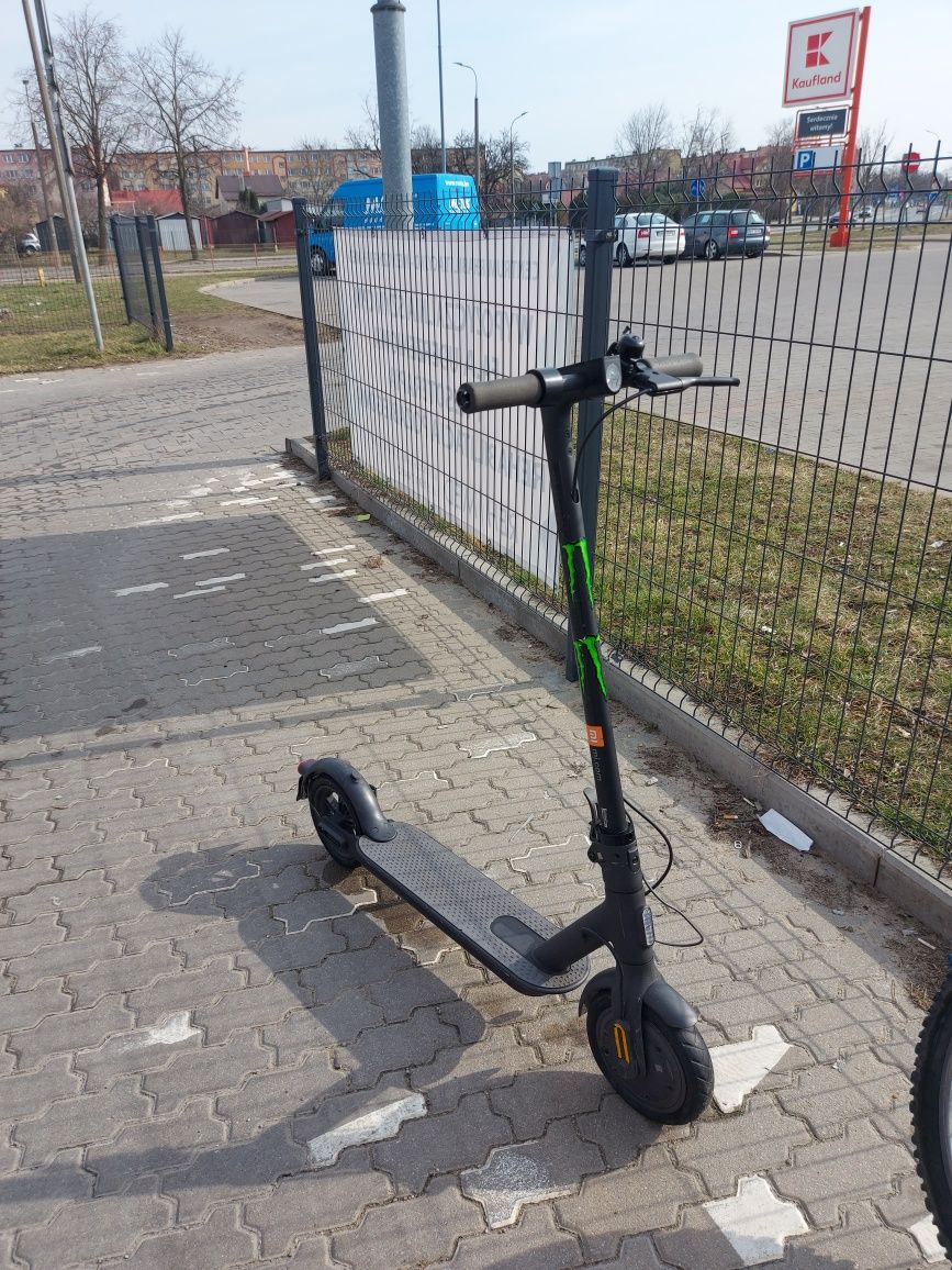 Hulajnoga mi essential