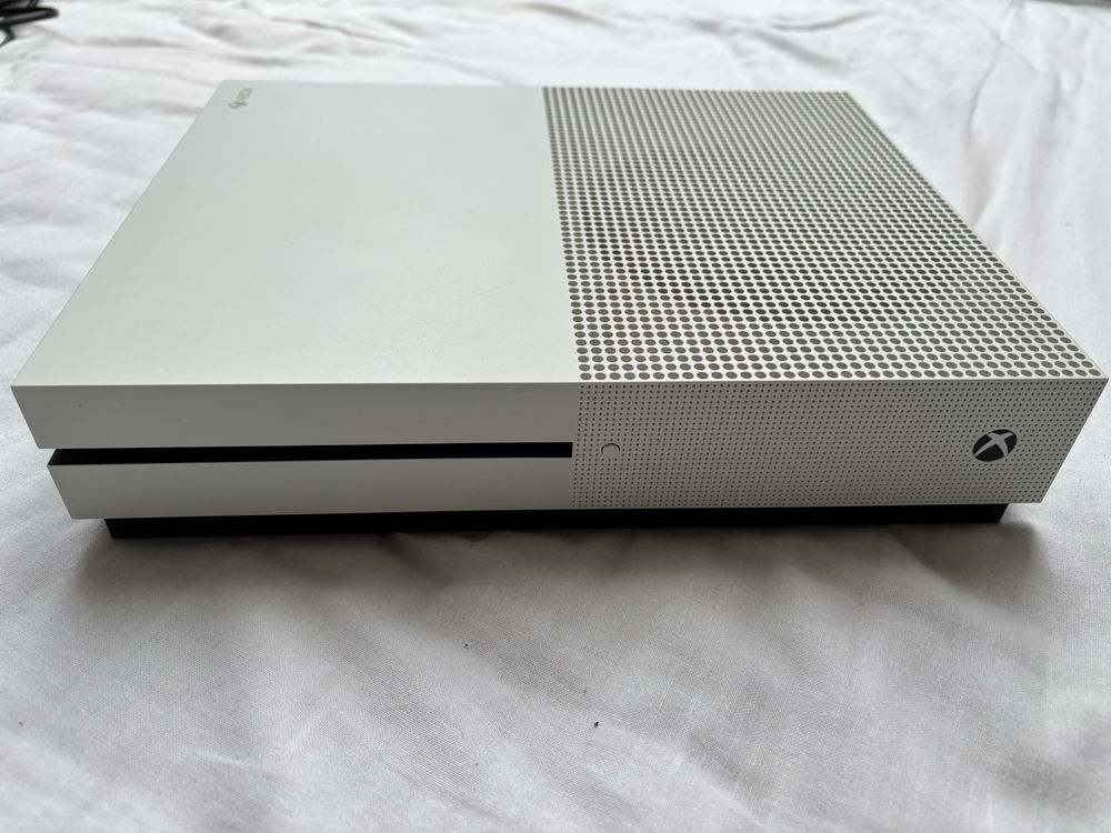 Xbox One S 1tb + pad+gra!