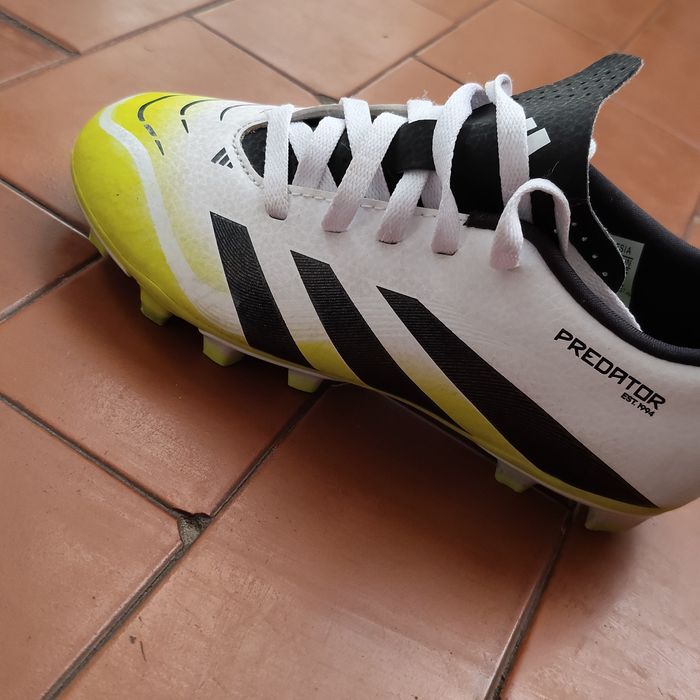 Bota de futebol juvenil