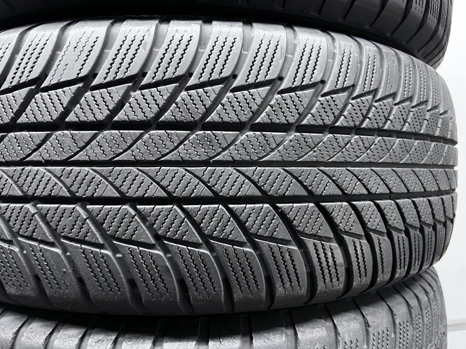 4шт зима 225/60/R18 2022р Bridgestone Blizzak LM001