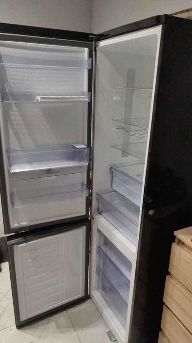 Lodówka Beko neo frost czarna 203cm