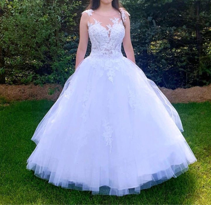 Suknia ślubna r. 36/38. Cena do negocjacji.