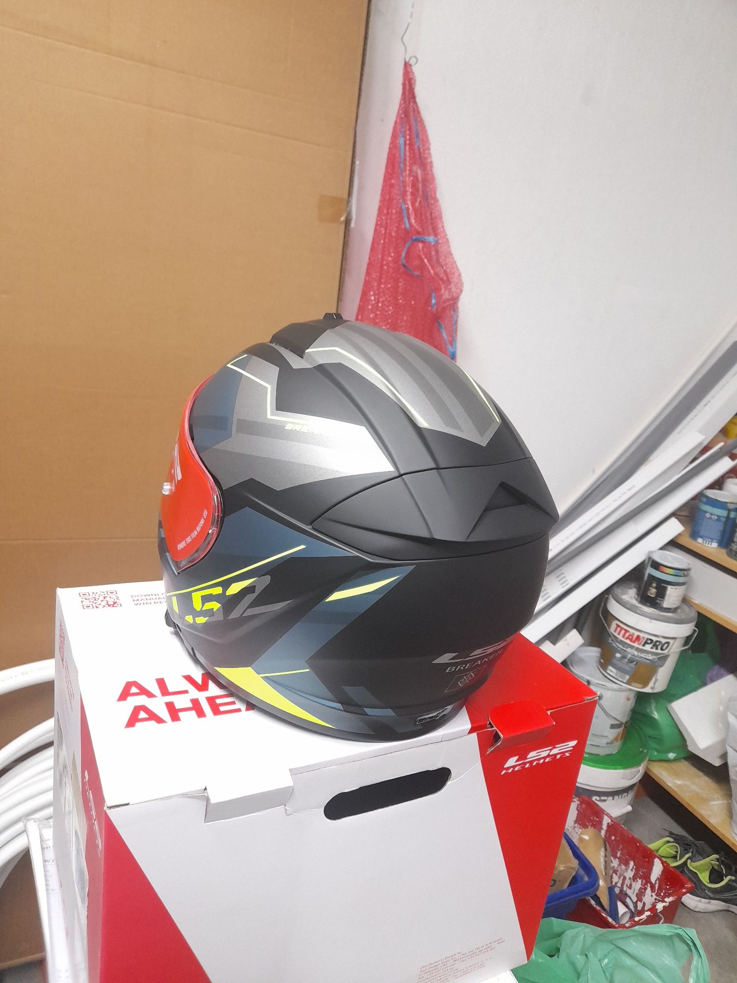 Vendo capacete novo na caixa,comprei mas não serve