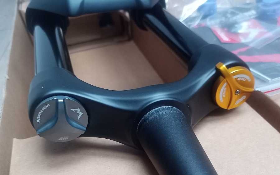 NOWY Marzocchi Bomber Z1 27,5" 170mm tapered boost